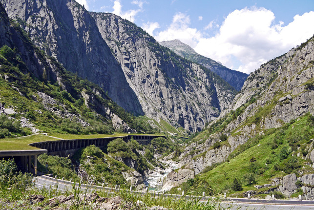 eine-bahnreise-durch-den-gotthardtunnel-in-der-sch-cc0--pixabay--hpgruesen-250508_download Eine Bahnreise durch den Gotthardtunnel in der Schweiz.