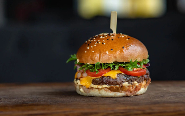 klimakrise-loesen-burger-konsumverzicht-e-valeria-boltneva-201020-1280x720-1 Klimakrise lösen: Essverhalten ändern