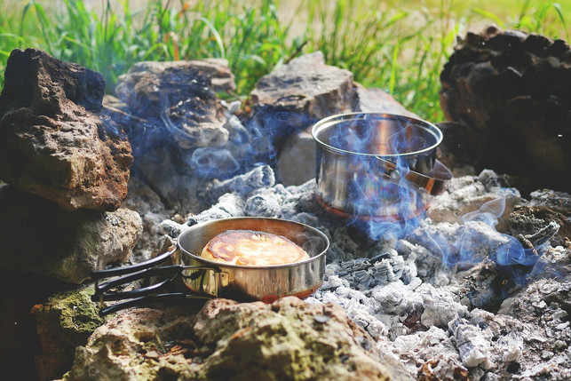 camping-geschirr-erleichtert-es-dir-deine-verpfle-cc0-pixabay-lum3n-210526_download Camping-Geschirr erleichtert es dir, deine Verpflegung zuzubereiten.
