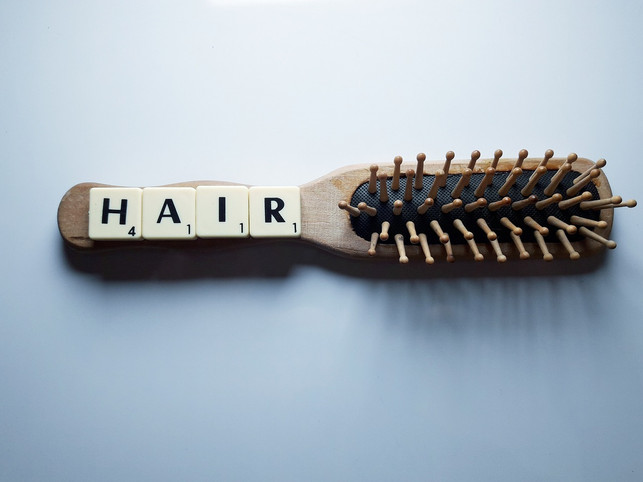 nasse-haare-zu-kaemmen-kann-zu-verstaerktem-haarbruc-cc0-pixabay-gabrielakania-231012_download Nasse Haare zu kämmen kann zu verstärktem Haarbruch führen.