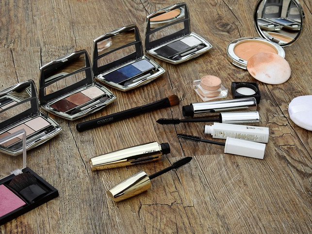 du-kannst-lippenpflegestifte-vielseitig-beim-schmi-cc0-pixabay-bru-no-230109_download Du kannst Lippenpflegestifte vielseitig beim Schminken verwenden.