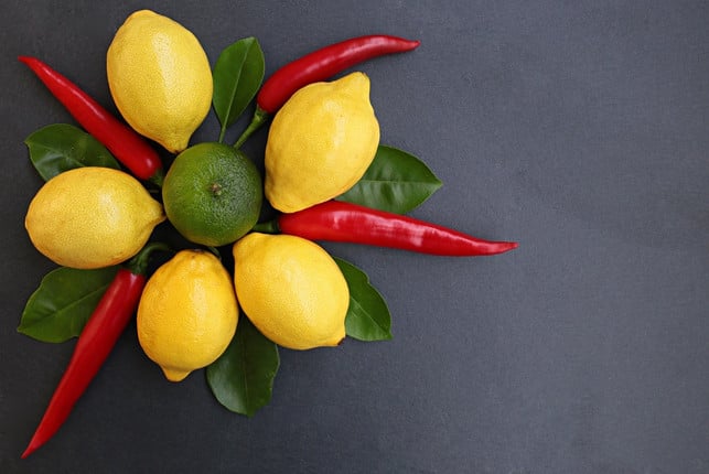 jetzt-wirds-heiss-chili-im-dressing-fuer-feldsalat-cc0-pixabay-yul38885-180227_download Chili gibt dem Feldsalat-Dressing eine pikante Note.