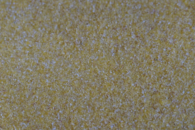 damit-der-maisgriess-nicht-verklumpt-muss-er-staend-cc0-pixabay-efraimstochter-241105_download Damit der Maisgrieß nicht verklumpt, muss er ständig umgerührt werden.