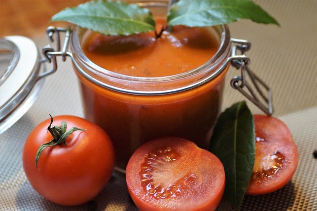 getrocknete-aprikosen-und-salbei-verleihen-der-ein-cc0-pixabay-ivabalk-201208_download Getrocknete Aprikosen und Salbei verleihen der einfachen Tomatensuppe spannende Geschmacksnoten.