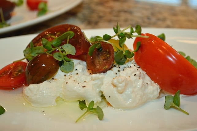 bueffelmozarella-die-maennlichen-kaelber-leiden-cc0-pixabay-lzilliox-180423_download Büffelmozzarella: Die männlichen Kälber leiden.