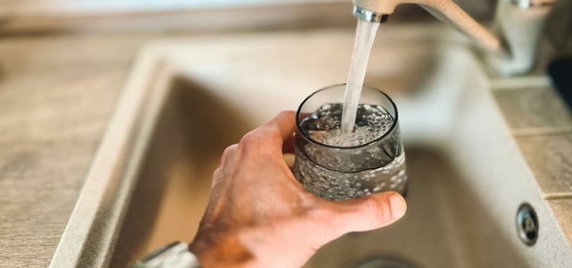 Leitungswasser trinken: 9 Fakten, die du unbedingt kennen solltest