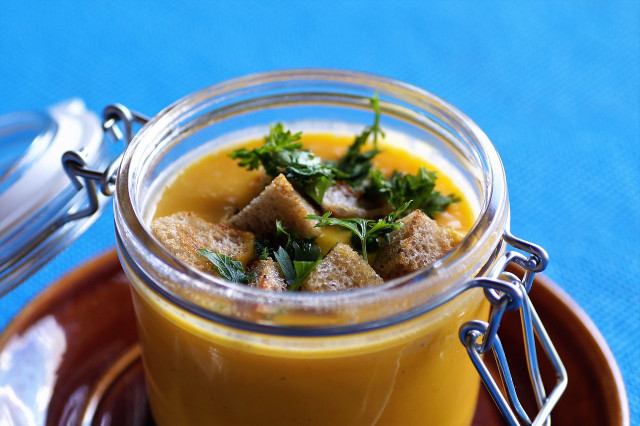 Even in a vegan version, the mustard soup is creamy and aromatic.