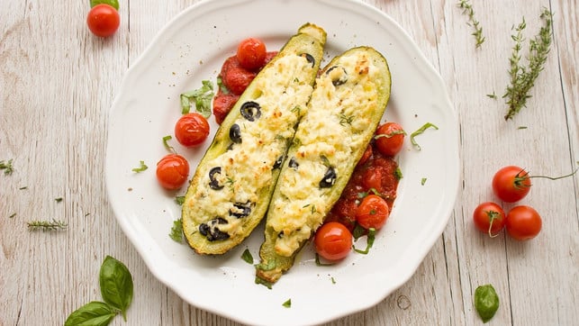 gefuellte-zucchini-vegetarisch-cc0-pixabay-einladung_zum_essen-191125 gefüllte zucchini vegetarisch