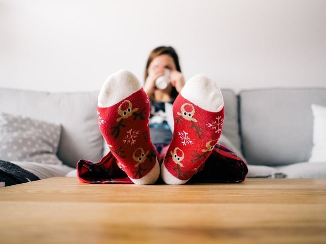 dicke-socken-und-tee-helfen-bei-schuettelfrost-cc0-pixabay-tookapic-200430_download Dicke Socken und Tee helfen bei Schüttelfrost.