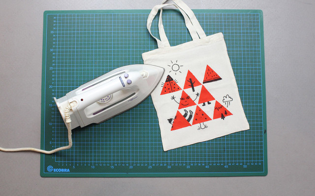 diy-taschen-bemalen-7-buegeln-u-miro-poferl-161027-1280x800 DIY Stoffbeutel, Jutebeutel selber bemalen Anleitung