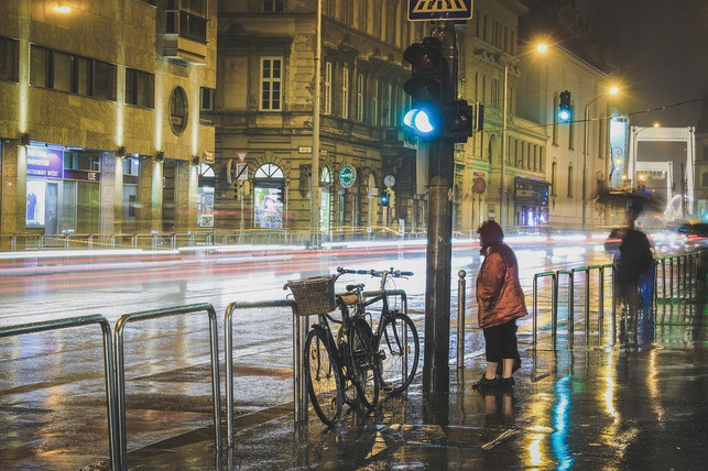 wenn-es-dunkel-ist-bist-du-als-fahrradfahrerin-s-cc0-pixabay-holdosi-200418_download Wenn es dunkel ist, bist du als Fahrradfahrer:in schlecht zu erkennen.