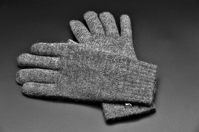 handschuhe-schuetzen-die-haende-vor-der-kaelte-und-be-cc0-pixabay-hoerwin56-211123_download Handschuhe schützen die Hände vor der Kälte und beugen Risse vor.
