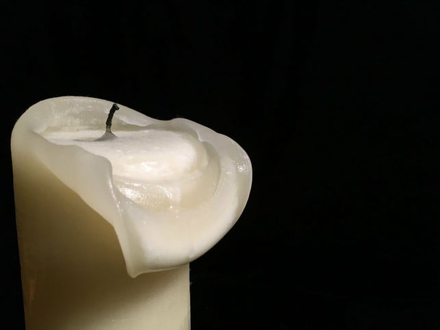 reibe-eine-kerze-am-rollladengurt-damit-er-laenger-cc0-pixabay-alison506-210723_download Reibe eine Kerze am Rollladengurt, damit er länger sauber bleibt.