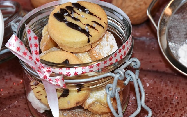 muerbeteigplaetzchen-sind-wunderbar-vielfaeltig-und-e-cc0-pixabay-ritae-181016 Mürbeteigplätzchen sind wunderbar vielfältig und ein tolles persönliches Geschenk.