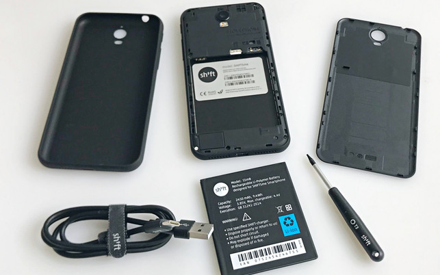 Shift 5me Test Smartphone Das Shift 5me von Shiftphone: Bumper, Shift 5m, Deckel, Ladekabel, Akku, Schraubenzieher