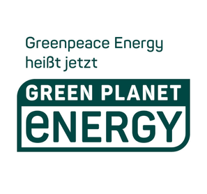 Green Planet Energy Text mit der Information, dass Greenpeace Energy jetzt Green Planet Energy heißt, dargestellt in dunkelgrüner Schrift auf weißem Hintergrund.