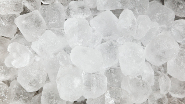 ice-cold-drinks-and-food-demand-the-body-cc0-pixabay-publicdomainpictures-220909_download Ice-cold drinks and foods further challenge the body and can counteract heat fatigue.