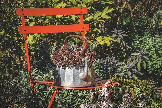 in-einem-romantischen-garten-kannst-du-alte-gegens-cc0-pixabay-165106-240508_download In einem romantischen Garten kannst du alte Gegenstände wiederverwenden.