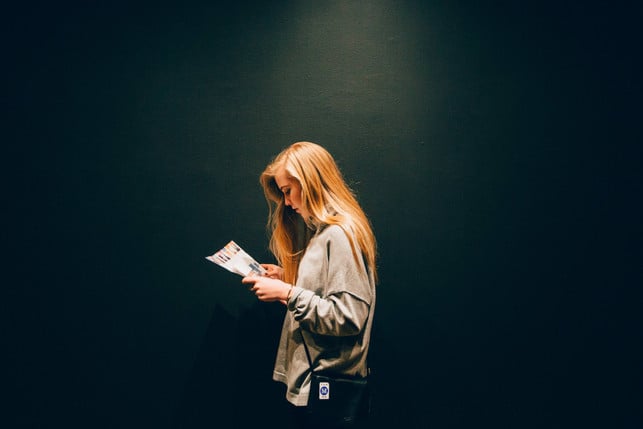 dunkle-themen-zu-wenig-jugendschutz-ueberkonsum-cc0-pixabay-pexels-250322_download Dunkle Themen, zu wenig Jugendschutz, Überkonsum: Booktok hat auch Schattenseiten.