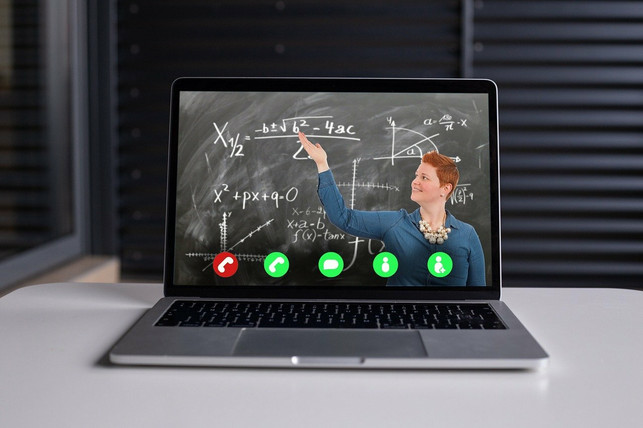 online-nachhilfe-geben-das-kannst-du-auch-als-di-cc0-pixabay-jagritparajuli99-210918_download Online Nachhilfe geben - das kannst du auch als digitales Engagement tun.