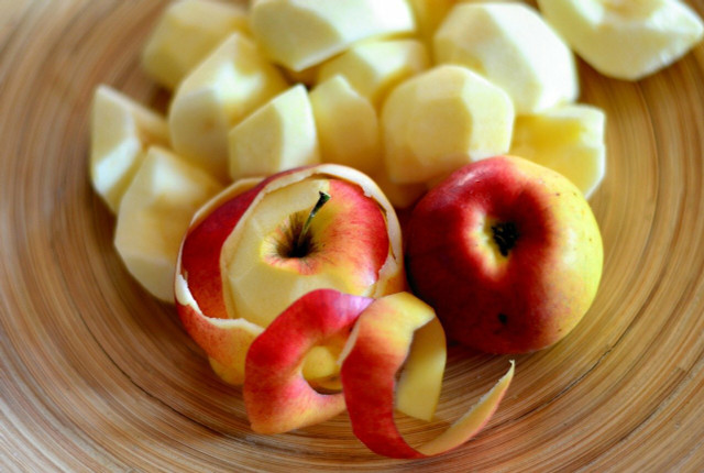 You can also use excess apple peel.