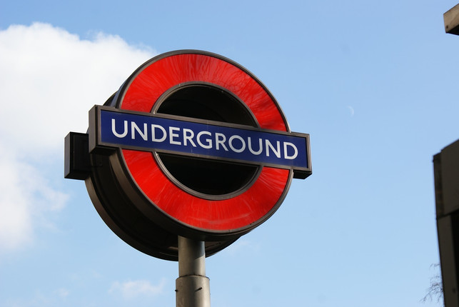 co2-kann-mit-oeffentlichen-verkehrsmitteln-eingespa-cc0-pixabay-mad007-180324_download CO2-Emissionen können mit öffentlichen Verkehrsmitteln eingespart werden.