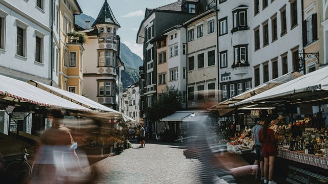 250918-regionalitaet-urlaub-cc0-us-fabrizio-coco-2 Wochenmarkt in Bozen in Südtirol