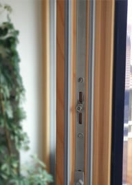 rollzapfen-fenster-ut-lp-220927-700x500-1 Rollzapfen am Fenster regeln den Anpressdruck.