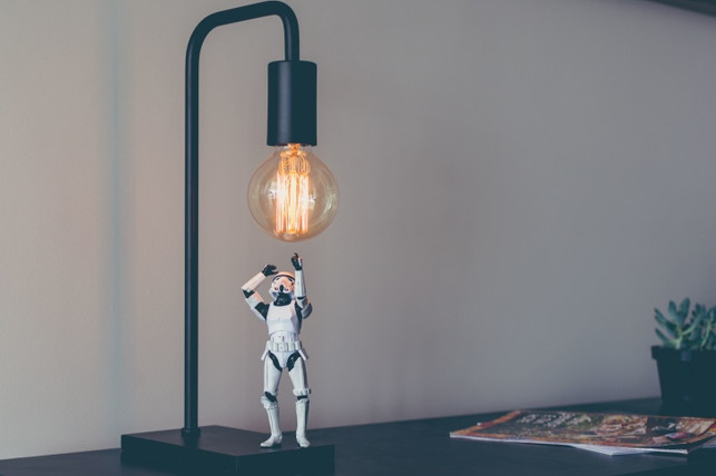 Trooper-pixnio-20180103 Filament-LED