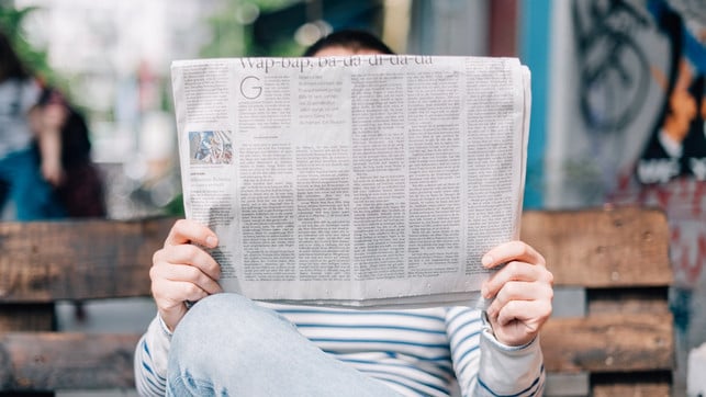 Um Fake News von echten Nachrichten zu unterscheiden, sollte man genau hinschauen.