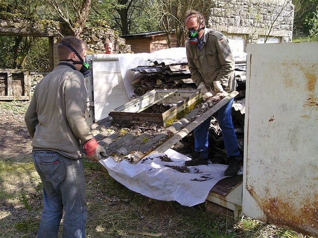 asbest-entsorgung-experten-ueberlassen-martin-lindner-wikimedia-commons-cc-by-sa-30-180312_download Asbest-Entsorgung Experten überlassen