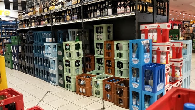 mehrwegflaschen-aus-glas-und-plastik-sven-christian-schulz-utopia-170603 Mehrwegflaschen aus Glas und Plastik.