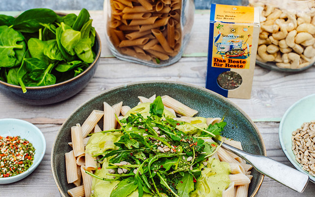 Cremige-vegane-Reste-Sauce-1280x800px Pasta mit grüner Sauce