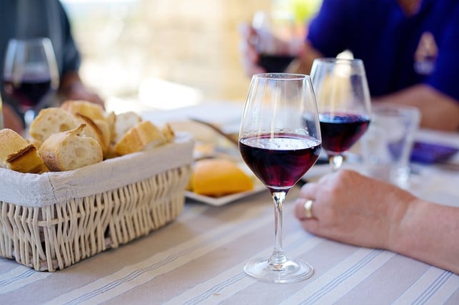 schwefeldioxid-ist-oft-in-wein-enthalten-cc0-pixabay-jillwellington-190530_download Schwefeldioxid ist oft in Wein enthalten.