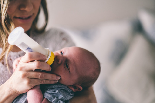 achte-auf-das-richtige-mischverhaeltnis-von-milch-u-cc0-public-domain-pixabay-stocksnap-180718_download Achte auf das richtige Mischverhältnis von Milch und Wasser, wenn du dein Baby mit Flaschenmilch ernährst.
