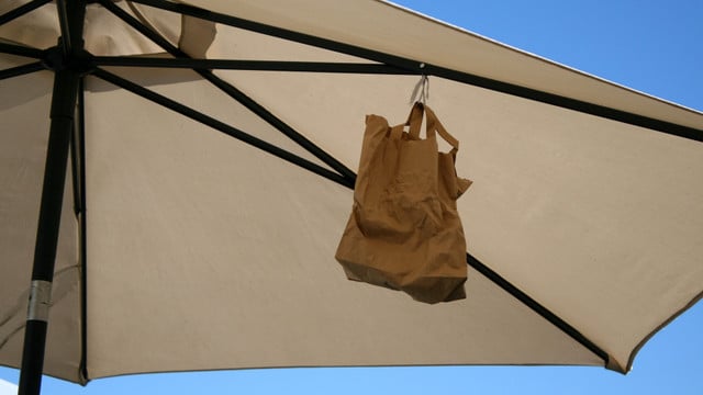 papiertuetentrick-gegen-wespen-colourboxcomandie-alpion-250805 Papiertütentrick gegen Wespen