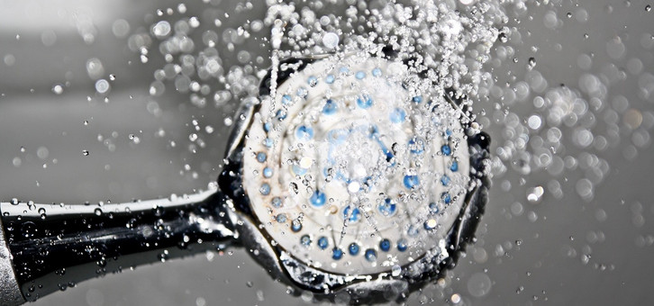 shower-shower-error-pb-180704-1280x600 sleep in the heat, take a lukewarm shower
