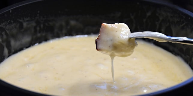 zu-fondue-passt-eine-honig-senf-sauce-immer-cc0-pixabay-annca-181014_download Zu Fondue passt eine Honig-Senf-Sauce immer.