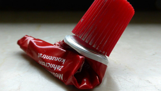 tuben-lassen-sich-mit-ein-paar-tricks-komplett-aus-cc0-pixabay-eme-220209 Tuben lassen sich mit ein paar Tricks komplett ausdrücken