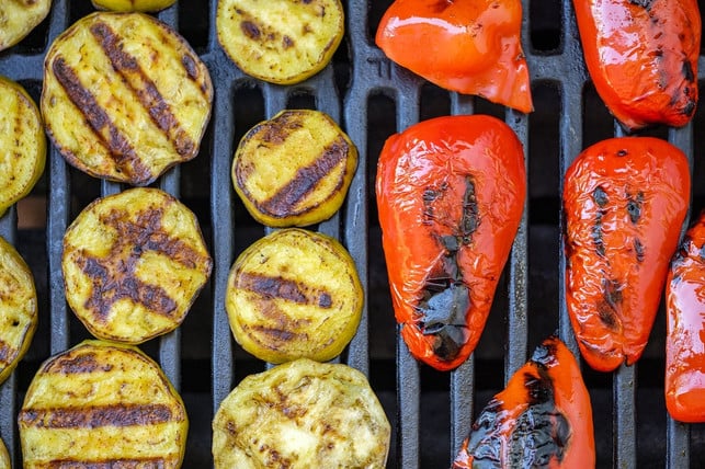 beim-grillen-ist-die-zwiebelmarmelade-zum-beispiel-cc0-pixabay-bru-no-240610_download Beim Grillen ist die Zwiebelmarmelade zum Beispiel eine gute Beilage.