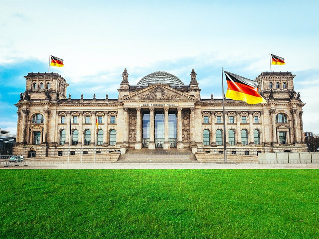 deine-stimme-entscheidet-mit-welche-parteien-in-d-cc0-pixabay-pixlord-210222_download Deine Stimme entscheidet mit, welche Parteien in den Bundestag einziehen dürfen.