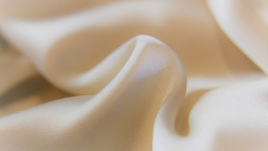 seide-und-satin-das-ist-der-unterschied-cc0-pixabay-beesmurf-230120 Seide und Satin: Das ist der Unterschied
