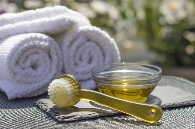 arganoel-eignet-sich-auch-zur-massage-cc0-pixabay-tesaphotography-210129_download Arganöl eignet sich auch zur Massage.