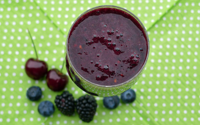 sommer-smoothie-schwarz-u-silke-neuman-171623-1280x800 Rezepte für Sommer-Smoothies