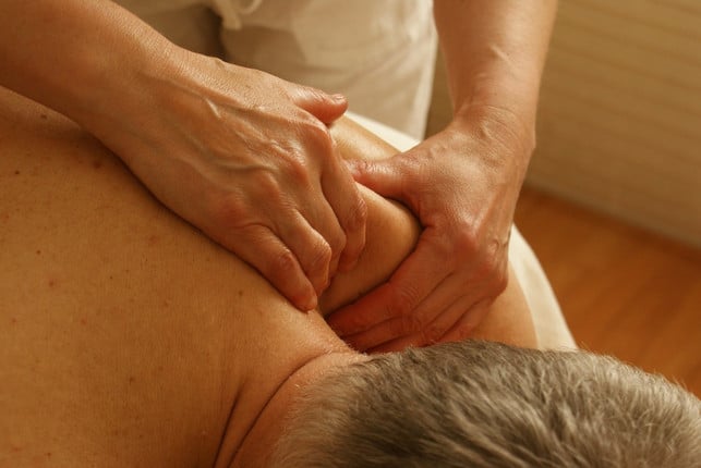 die-tuina-massage-unterstuetzt-den-fluss-des-qi-de-cc0-pixabay-heikefrohnhoff-191017_download Die Tuina-Massage unterstützt den Fluss des Qi, der körpereigenen Lebensenergie.