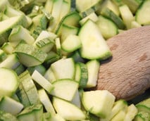 Zucchini braten: Grundrezept und leckere Variationen
