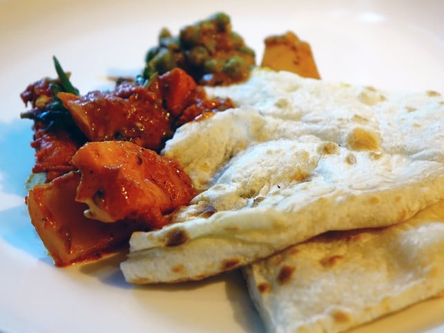 traditionell-wird-aloo-matar-mit-naan-brot-oder-re-cc0-pixabay-cegoh-200714_download Traditionell wird Aloo Matar mit Naan-Brot oder Reis gegessen.