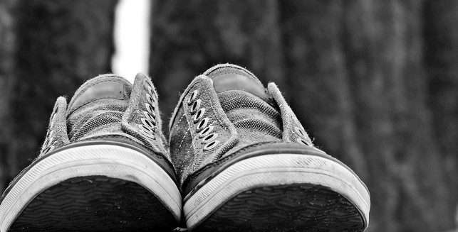 stinkefuessen-vorbeugen-schuhe-regelmaessig-wechseln-cc0-pixabay-pixel2013-200720_download Wenn deine Schuhe stinken, kannst du sie zum Lüften an die frische Luft stellen.