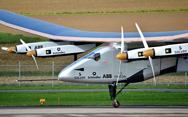 Solarflugzeug SolarImpulse II Solarfahrzeug Solarflugzeug SolarImpulse II Solarfahrzeug