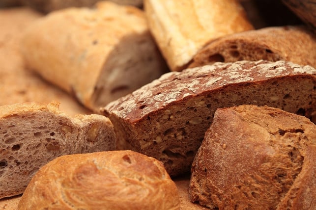 in-einem-brotkasten-aus-unglasierter-keramik-bleib-cc0-pixabay-tibine-240920_download In einem Brotkasten aus unglasierter Keramik bleibt das Brot lange frisch.